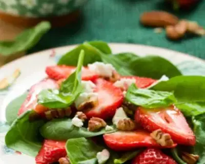 Salade de jeunes pousses d'épinard et de Fraises au pavot