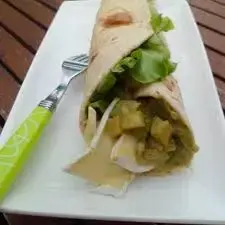 wrap de galette pois chiches avec guacamole et roquette 